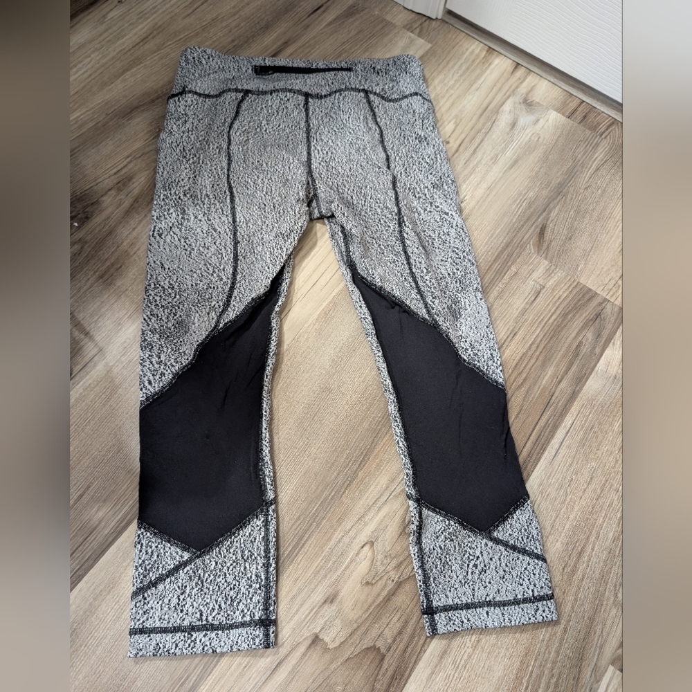 Lululemon Women's 8, Pace Rival‎ Crop Legging, Black/White Speckle, Running - Picture 5 of 6
